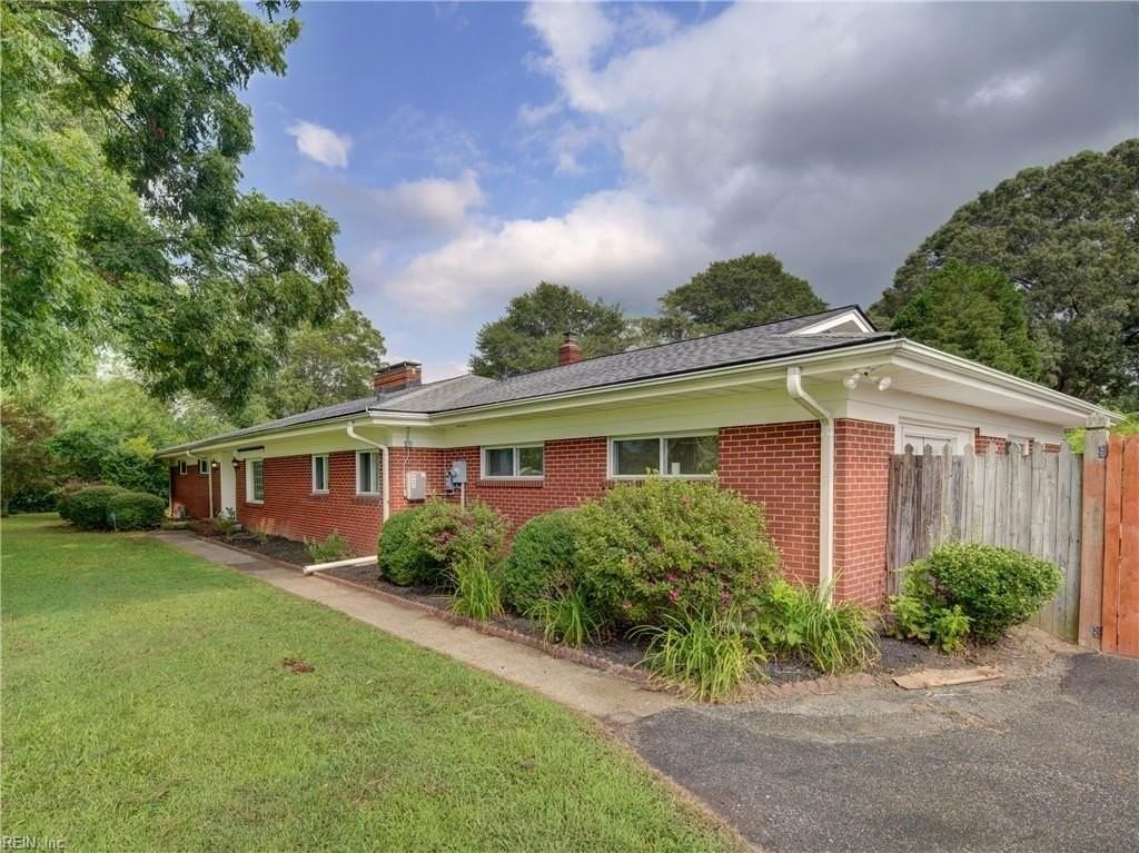 101 Stadium Dr - Photo 2 of 50