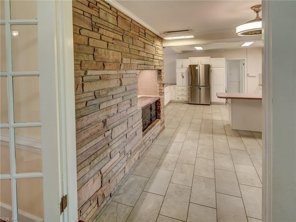 101 Stadium Dr - Photo 5 of 50
