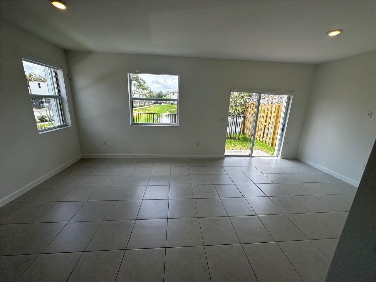 5504 Nw 27th Pl - Photo 2 of 15