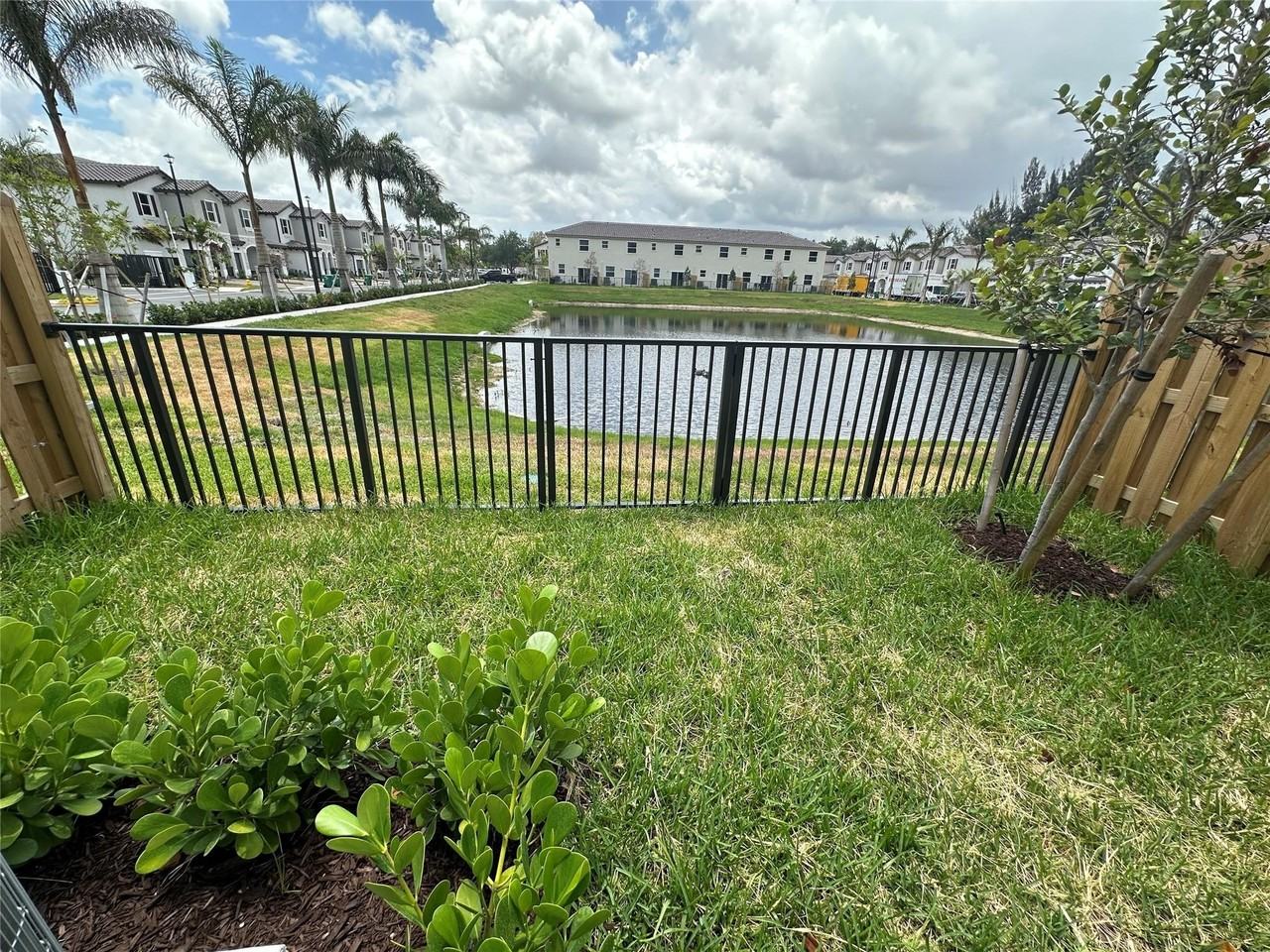 5504 Nw 27th Pl - Photo 6 of 15
