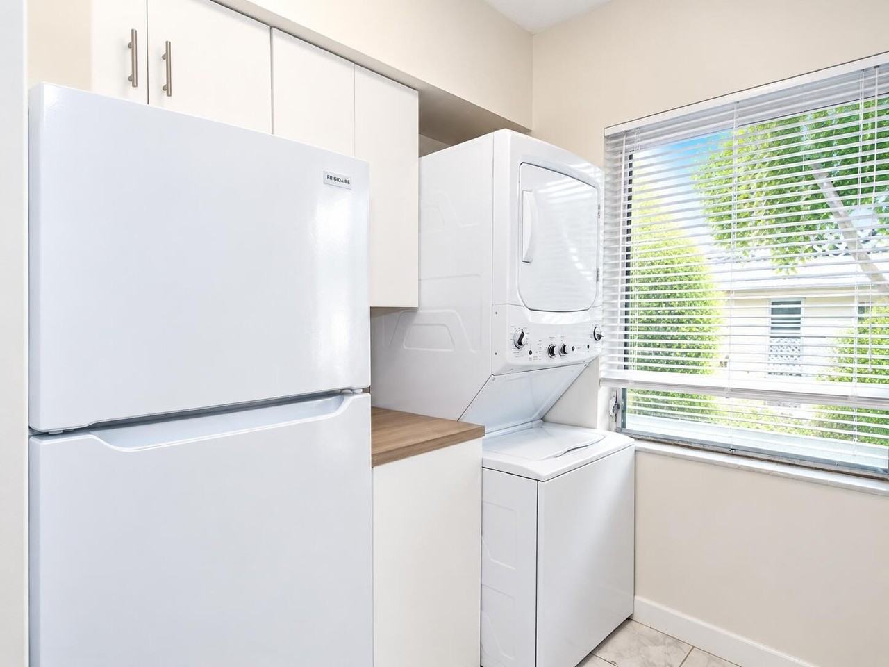 2401 Ne 10th St #2 - Photo 7 of 25