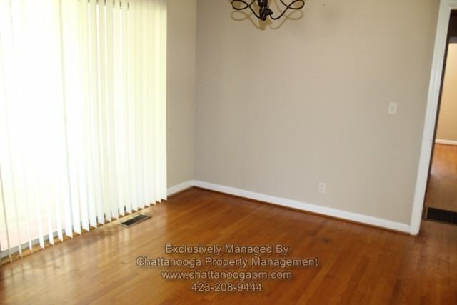 584 Sims Dr - Photo 3 of 23