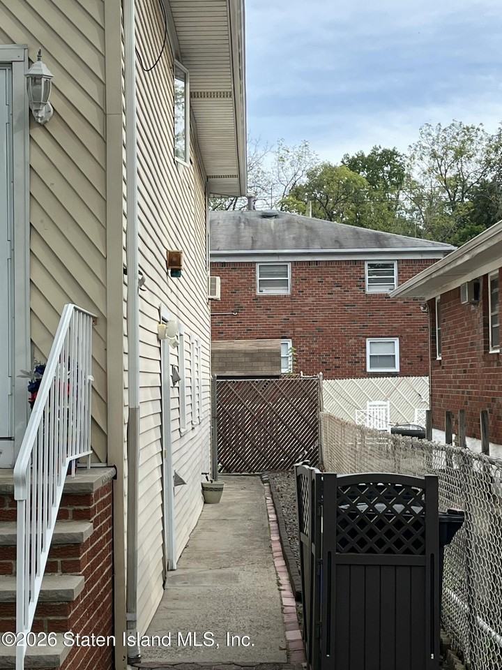 110 Greencroft Ave - Photo 2 of 15