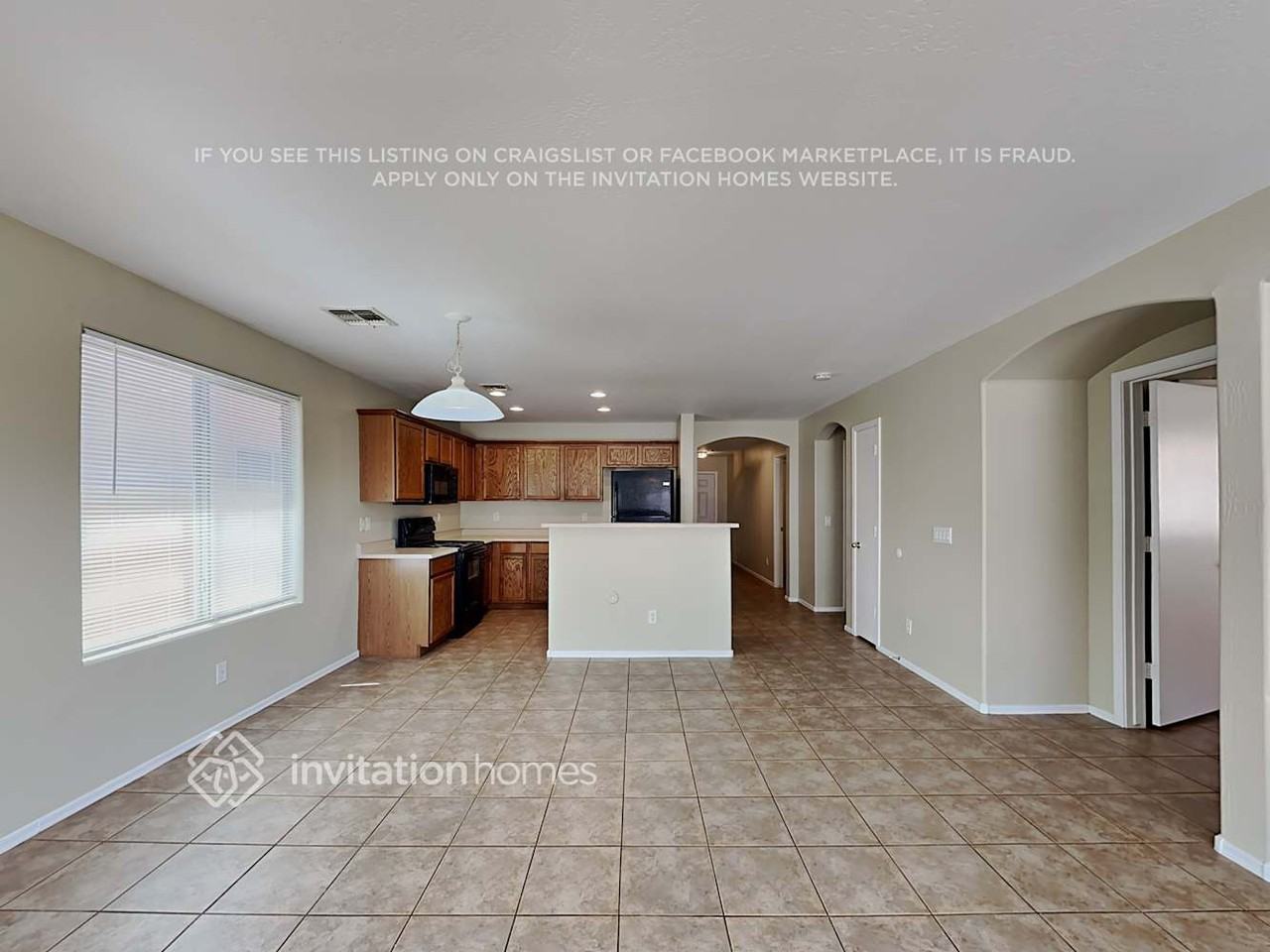 8807 W Magnolia St - Photo 3 of 19