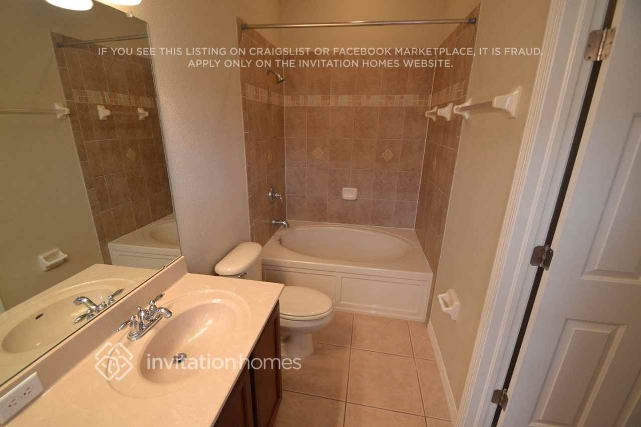 2455 Hamlet Cir - Photo 3 of 5