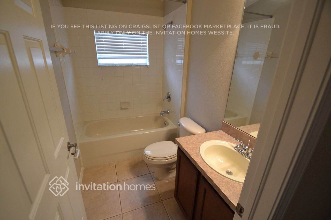 2455 Hamlet Cir - Photo 4 of 5