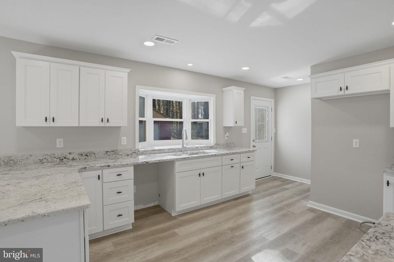 3250 Andrews Lake Rd - Photo 7 of 20