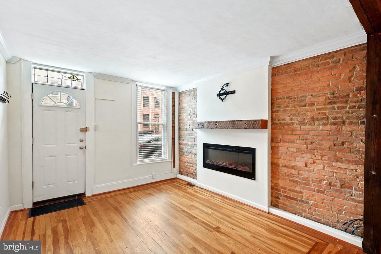 1335 Andre St - Photo 5 of 25