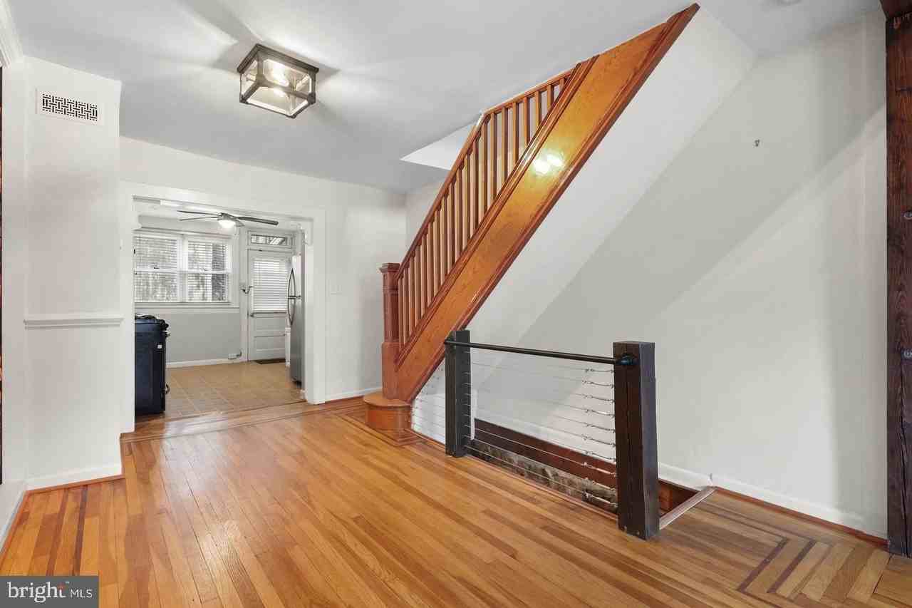 1335 Andre St - Photo 6 of 25
