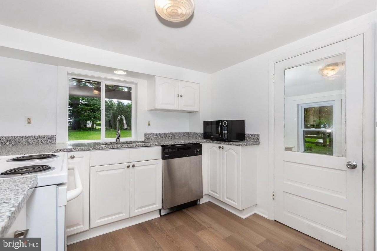 17 Delight Rd - Photo 6 of 46