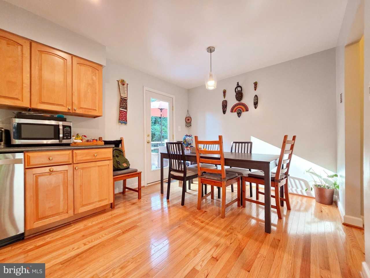 9910 Kingsbridge Dr - Photo 6 of 35