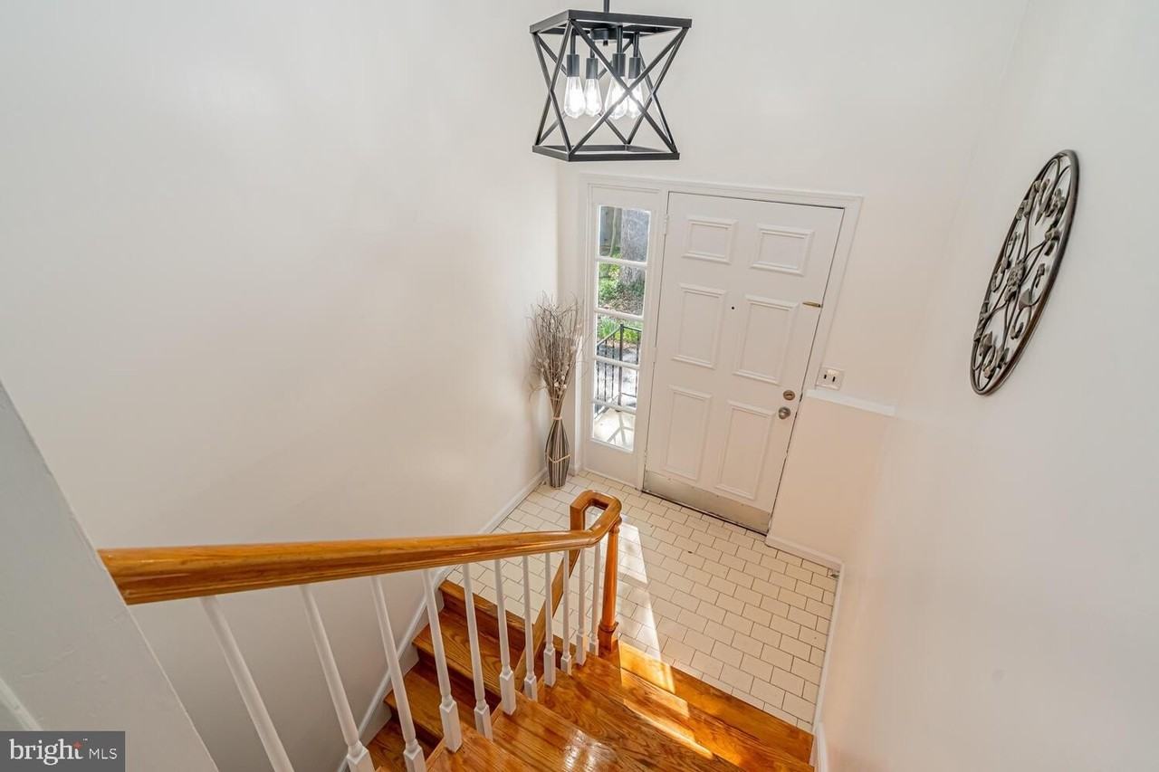 3535 Memorial St - Photo 4 of 50