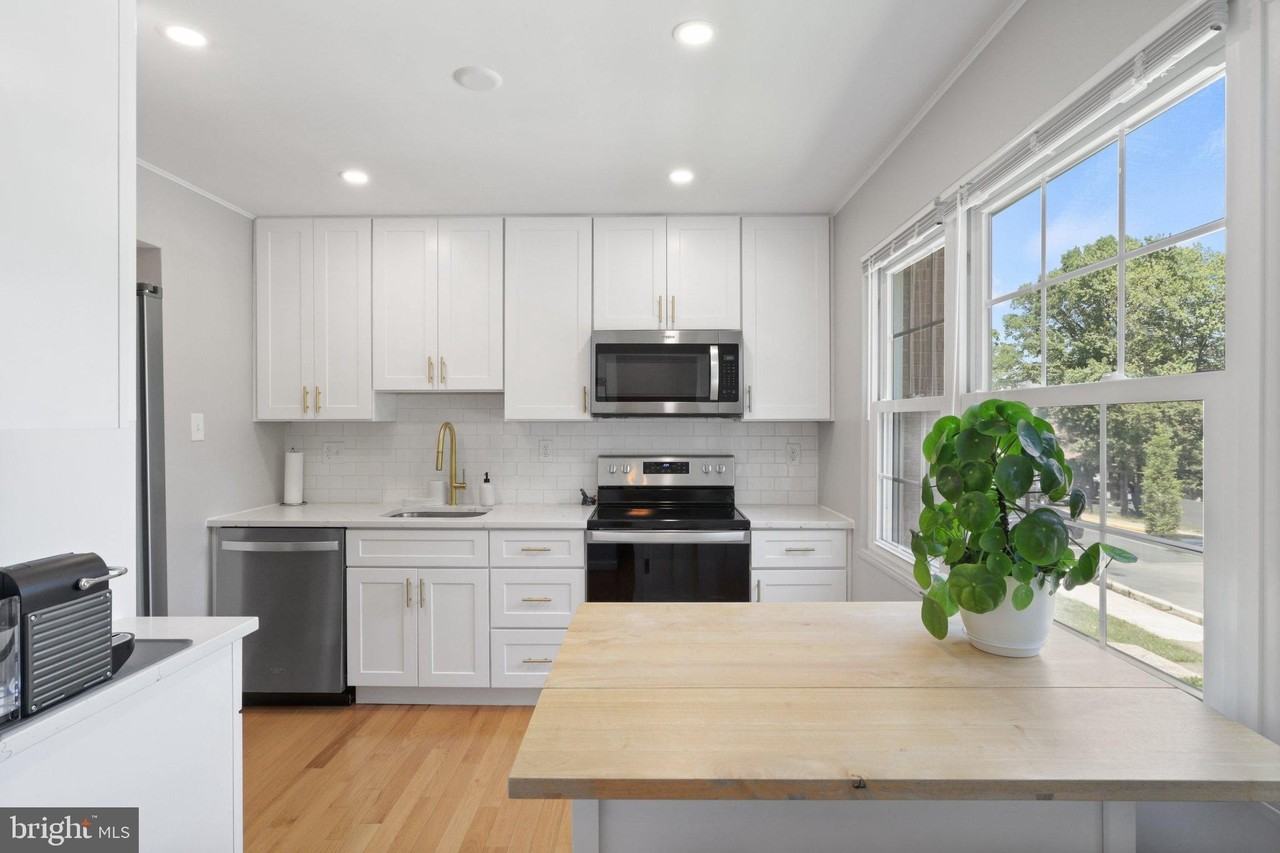 2802 Hyson Ln - Photo 4 of 45