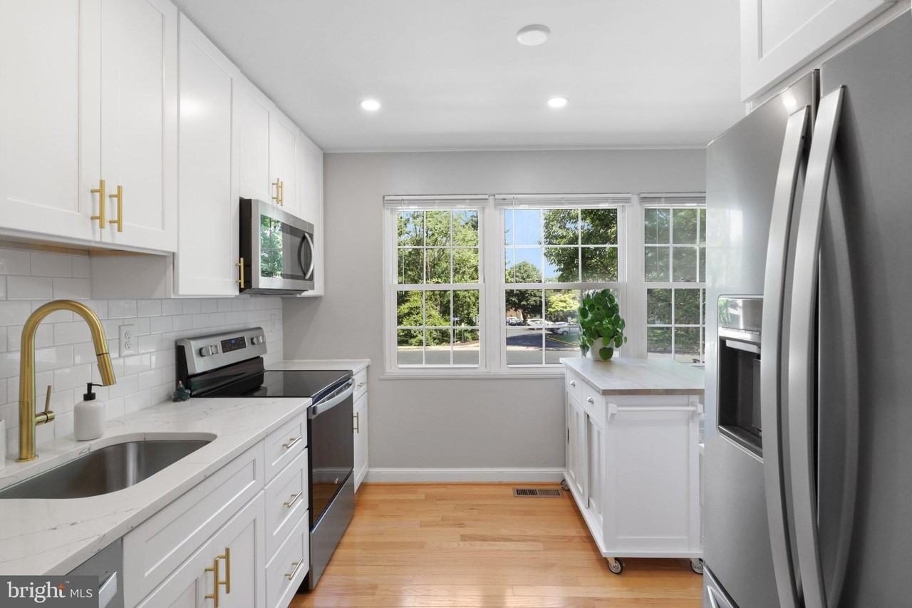 2802 Hyson Ln - Photo 6 of 45