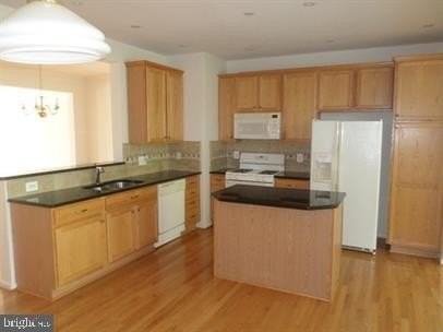 4712 Hanrahan Pl - Photo 3 of 20