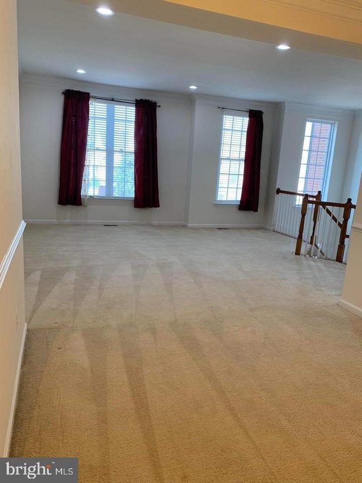 25645 America Sq - Photo 3 of 48