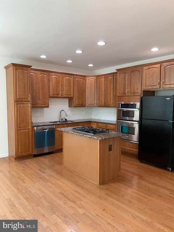 25645 America Sq - Photo 5 of 48