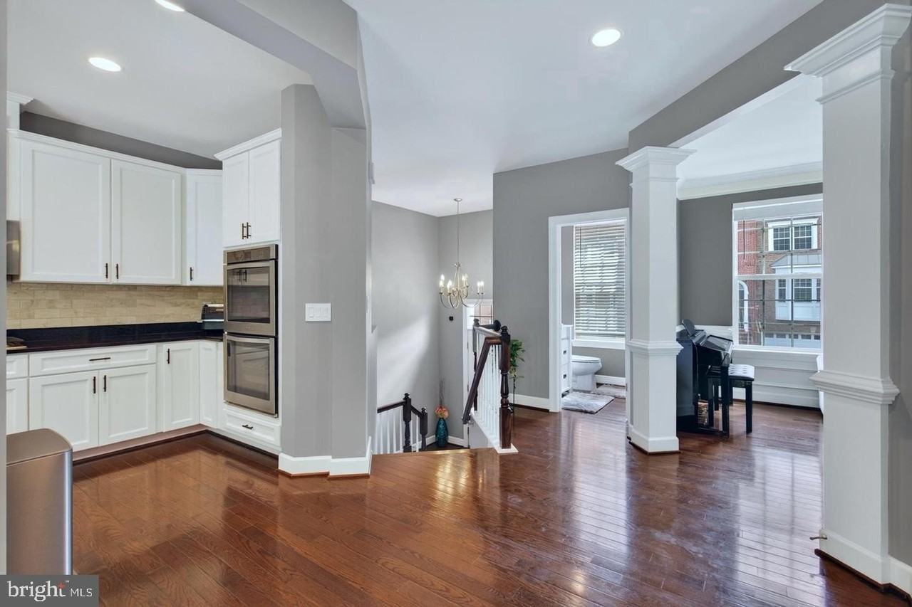 20283 Center Brook Sq - Photo 6 of 50