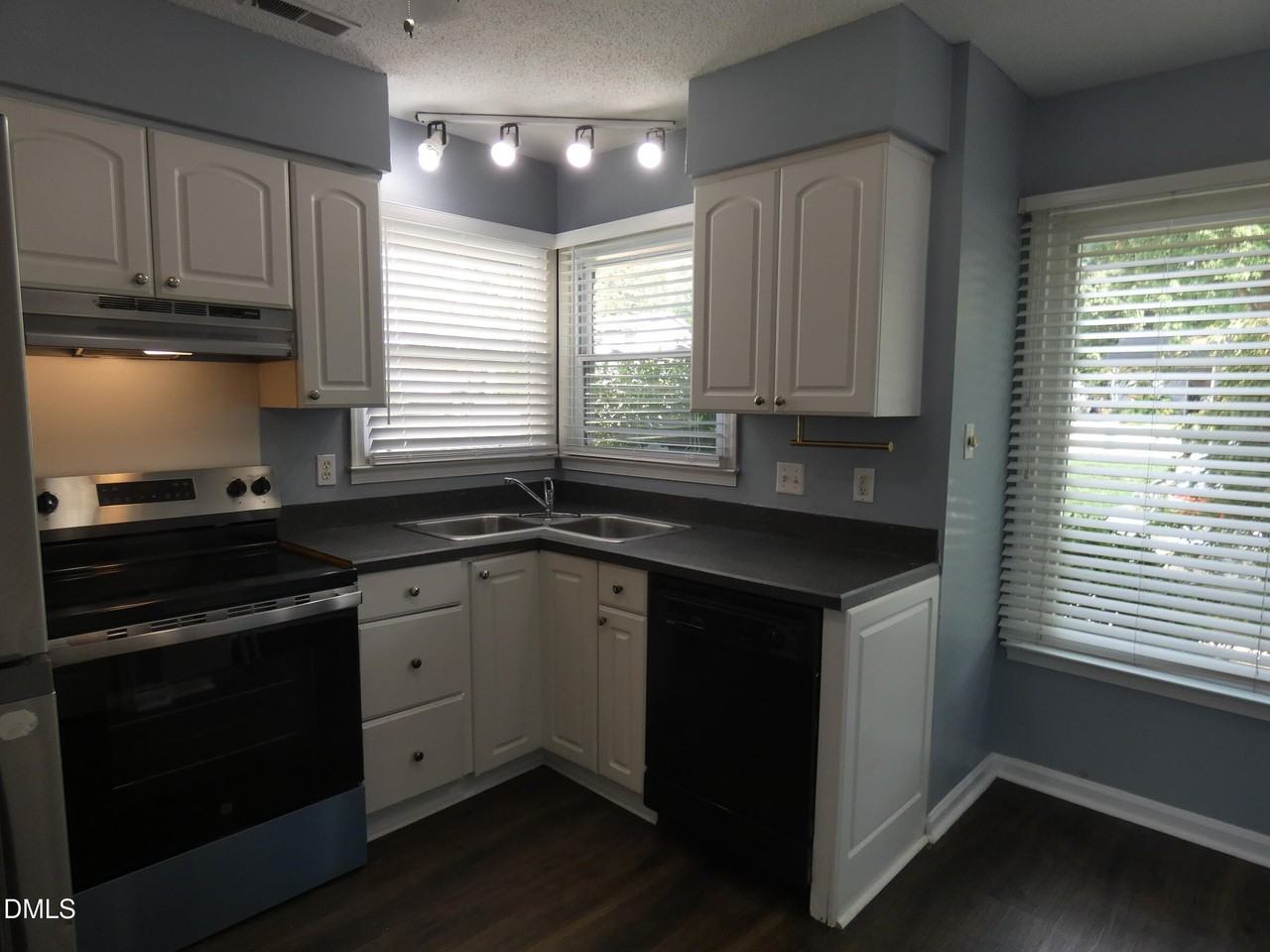 3605 Pine Knoll Dr - Photo 4 of 24