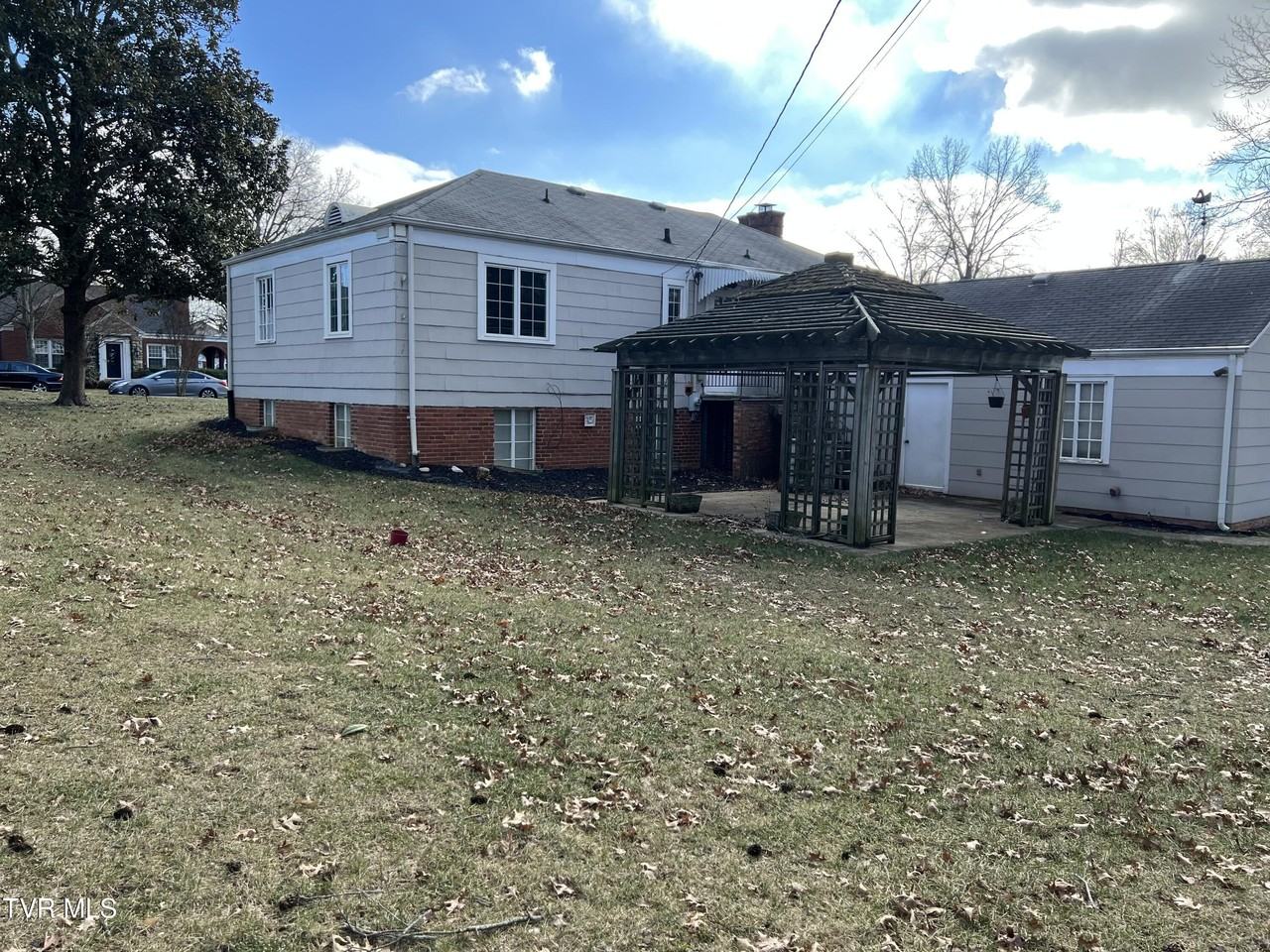 1613 Belmeade Dr - Photo 3 of 14
