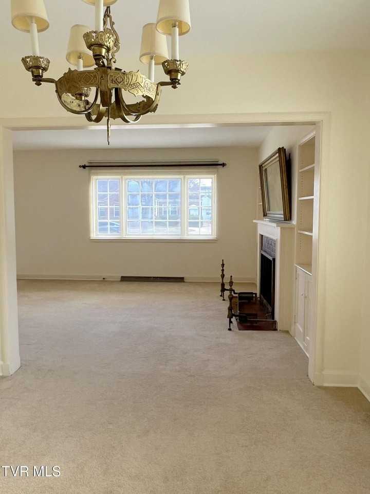 1613 Belmeade Dr - Photo 6 of 14