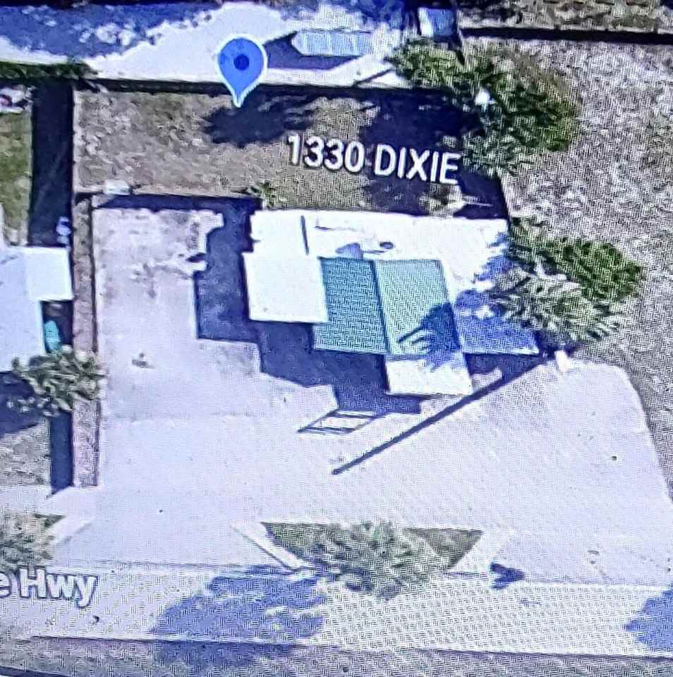 1330 Ne Dixie Hwy - Photo 2 of 12