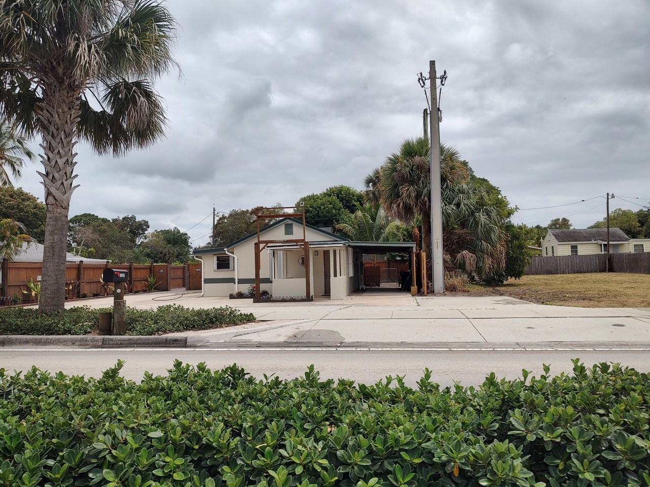 1330 Ne Dixie Hwy - Photo 5 of 12