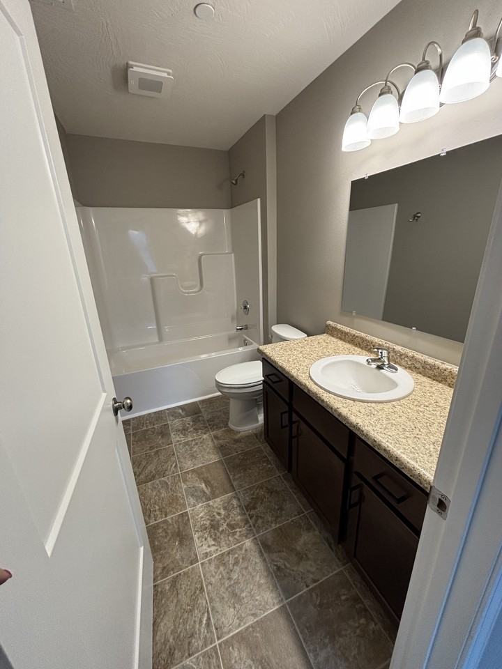 1634 W Scott St #1 - Photo 2 of 26