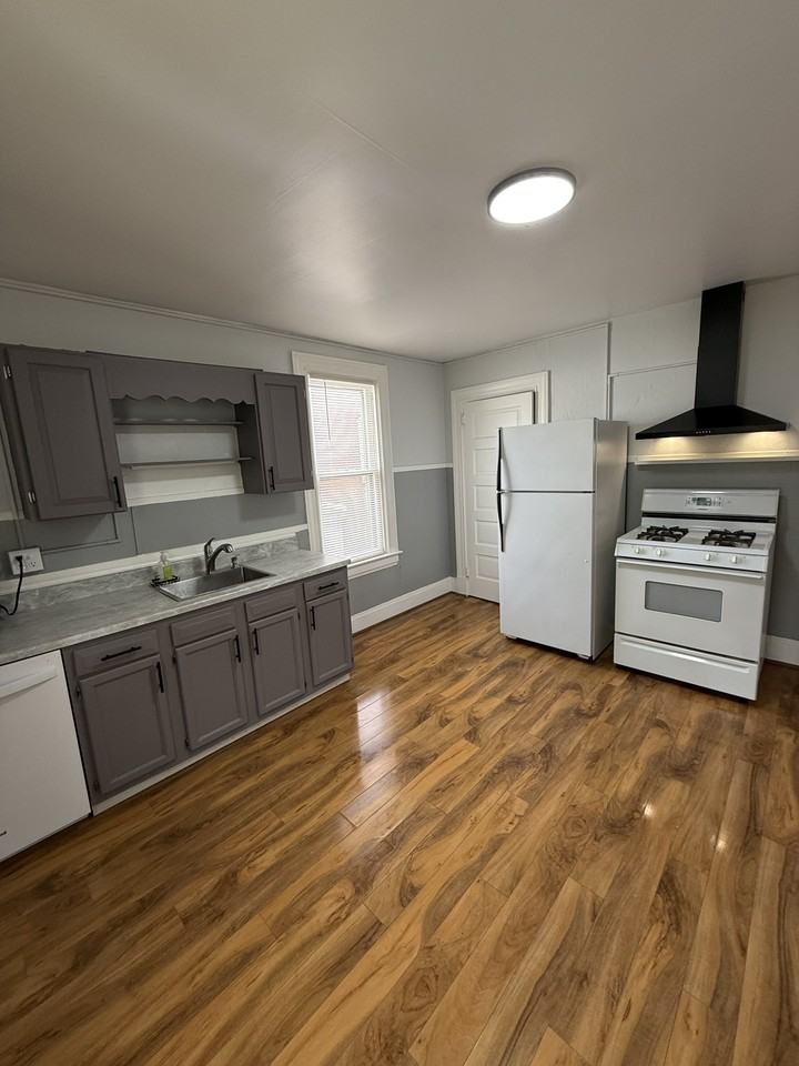 143 Arch Ave #8 - Photo 2 of 6