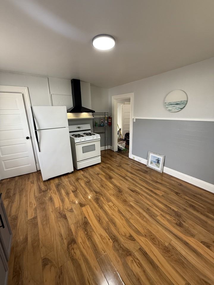 143 Arch Ave #8 - Photo 3 of 6