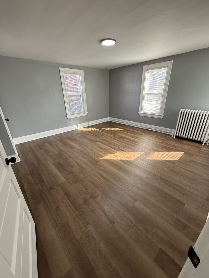 143 Arch Ave #8 - Photo 4 of 6