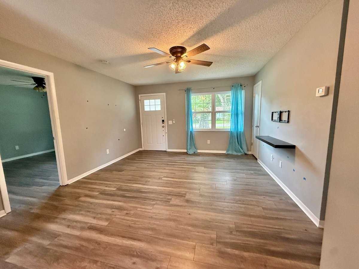 410 Albany Ave - Photo 3 of 25