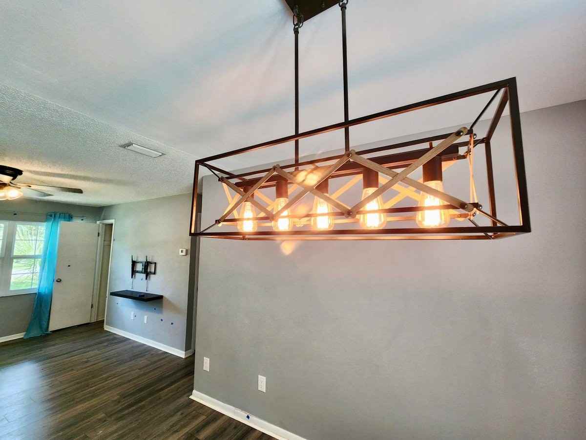 410 Albany Ave - Photo 5 of 25