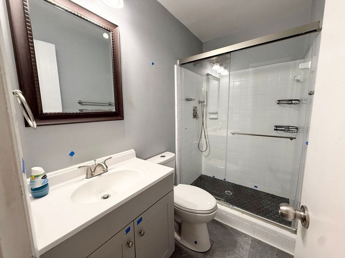 410 Albany Ave - Photo 7 of 25