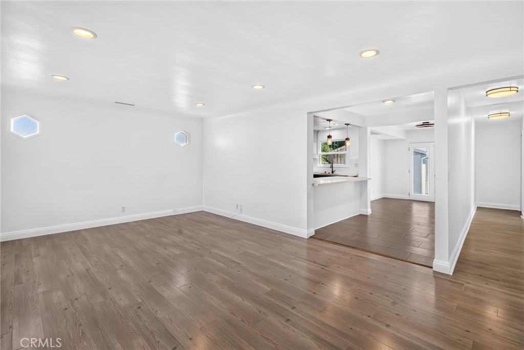 2860 Pacific Ave - Photo 4 of 41