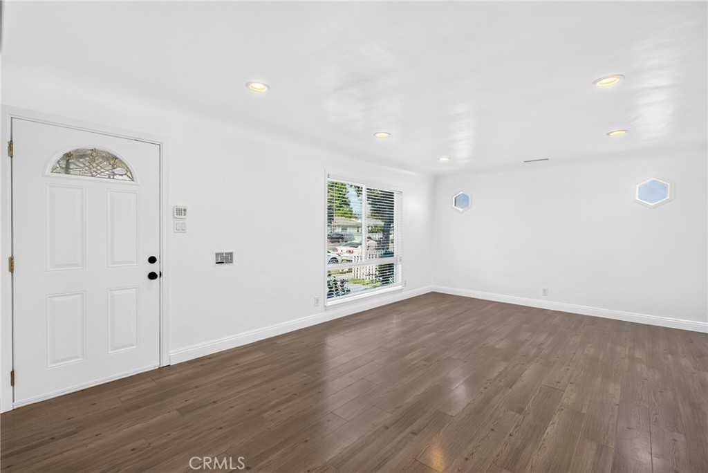 2860 Pacific Ave - Photo 5 of 41