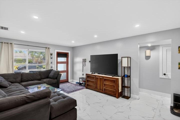 3330 Northwest 69th Street - Photo 4 of 8
