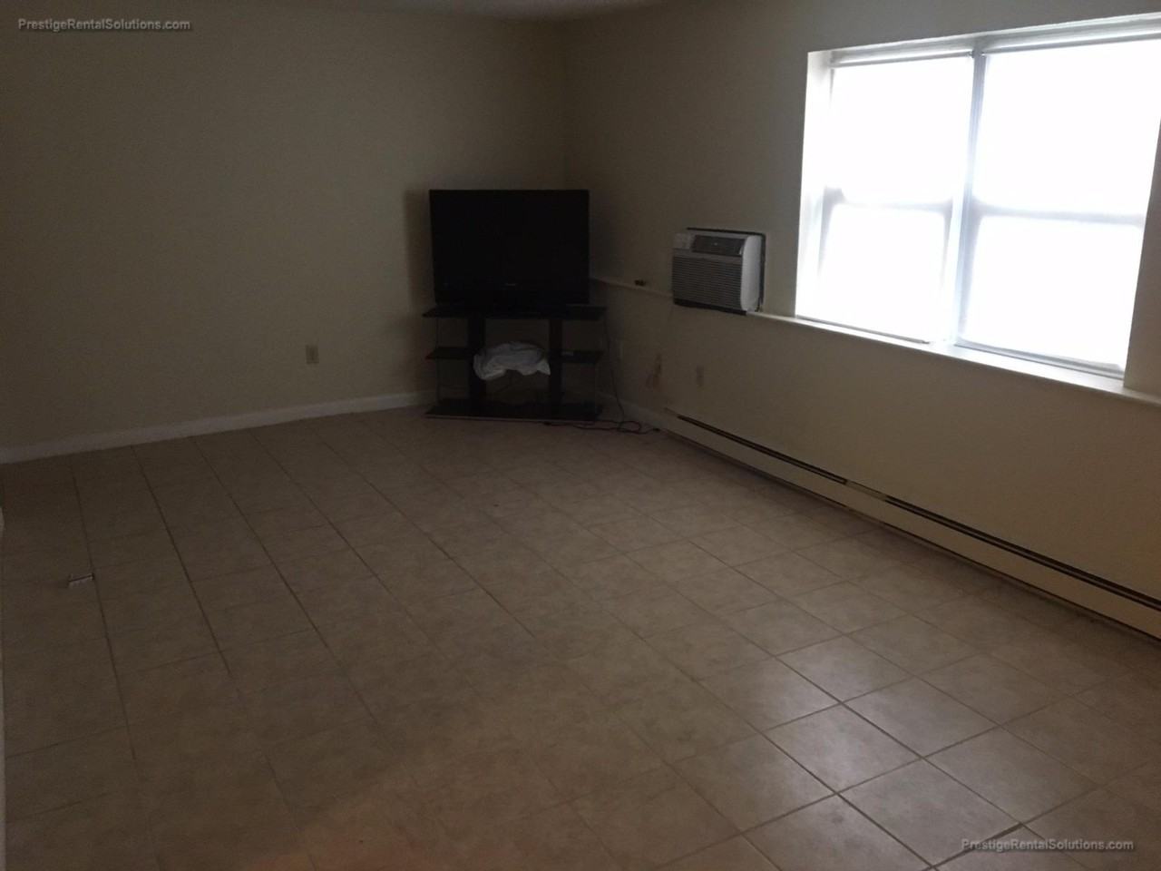 740 Central St #J1 - Photo 4 of 7