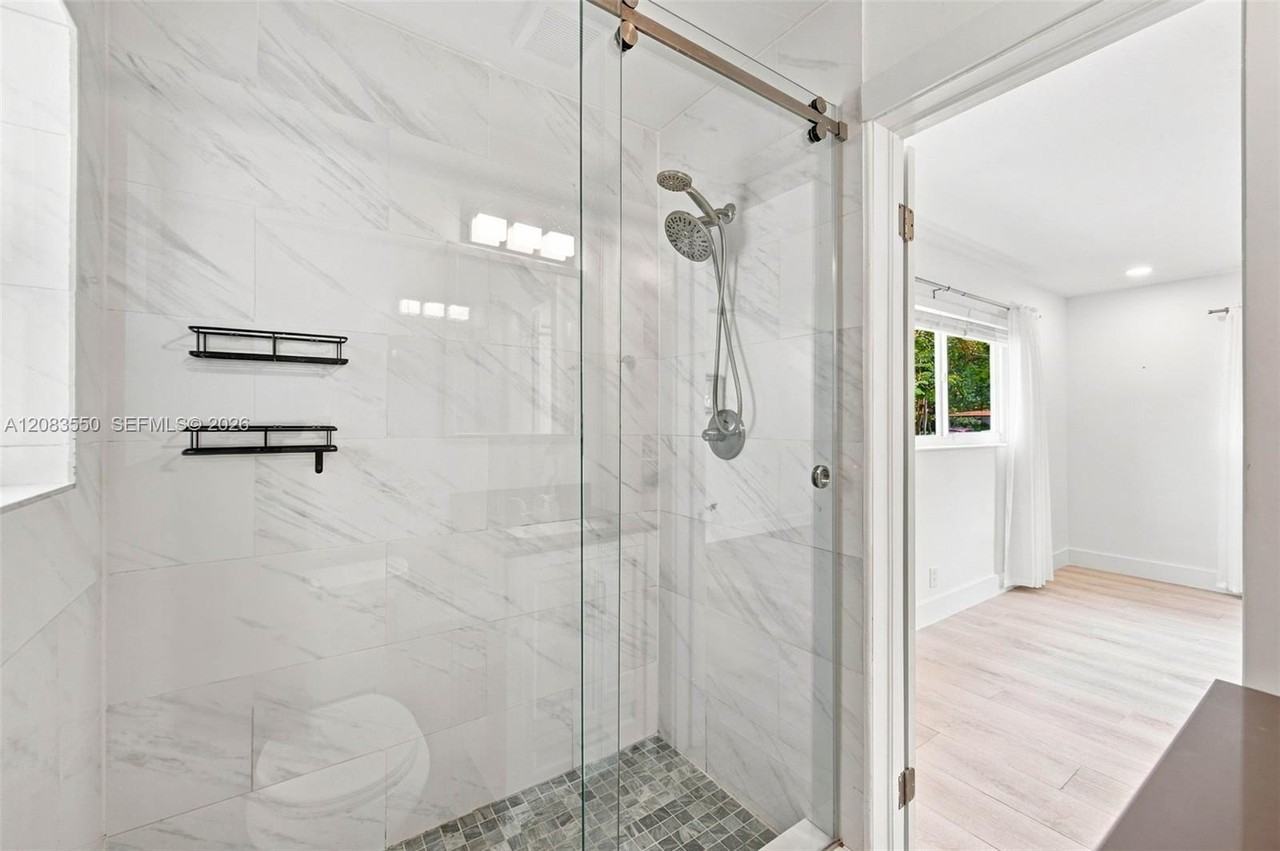 807 Se 9th Ter - Photo 4 of 19
