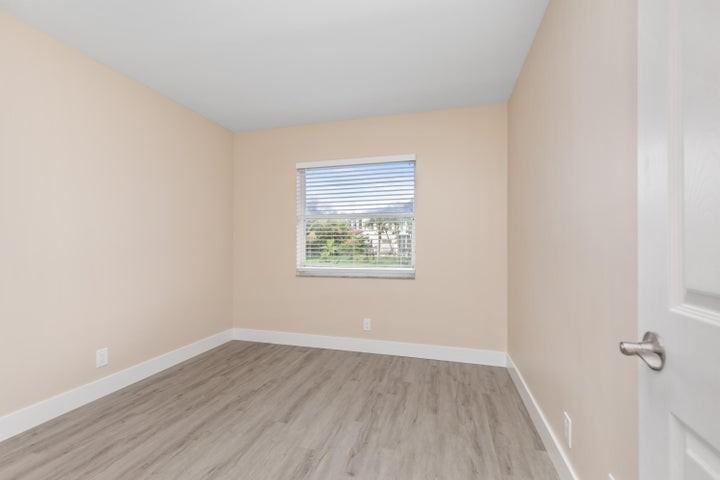 11419 Northwest 35th Street - Photo 4 of 8