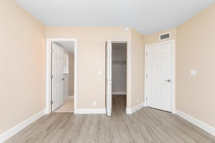 11419 Northwest 35th Street - Photo 5 of 8