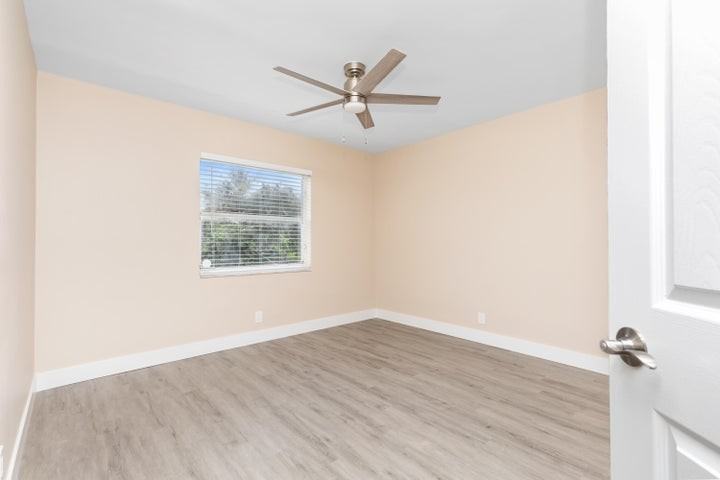 11419 Northwest 35th Street - Photo 6 of 8