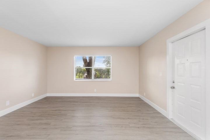11419 Northwest 35th Street - Photo 7 of 8