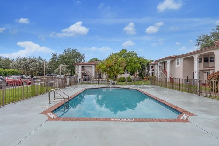 11419 Northwest 35th Street - Photo 2 of 8