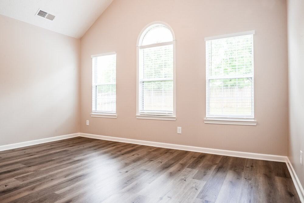 8115 Chapman Ter - Photo 5 of 15