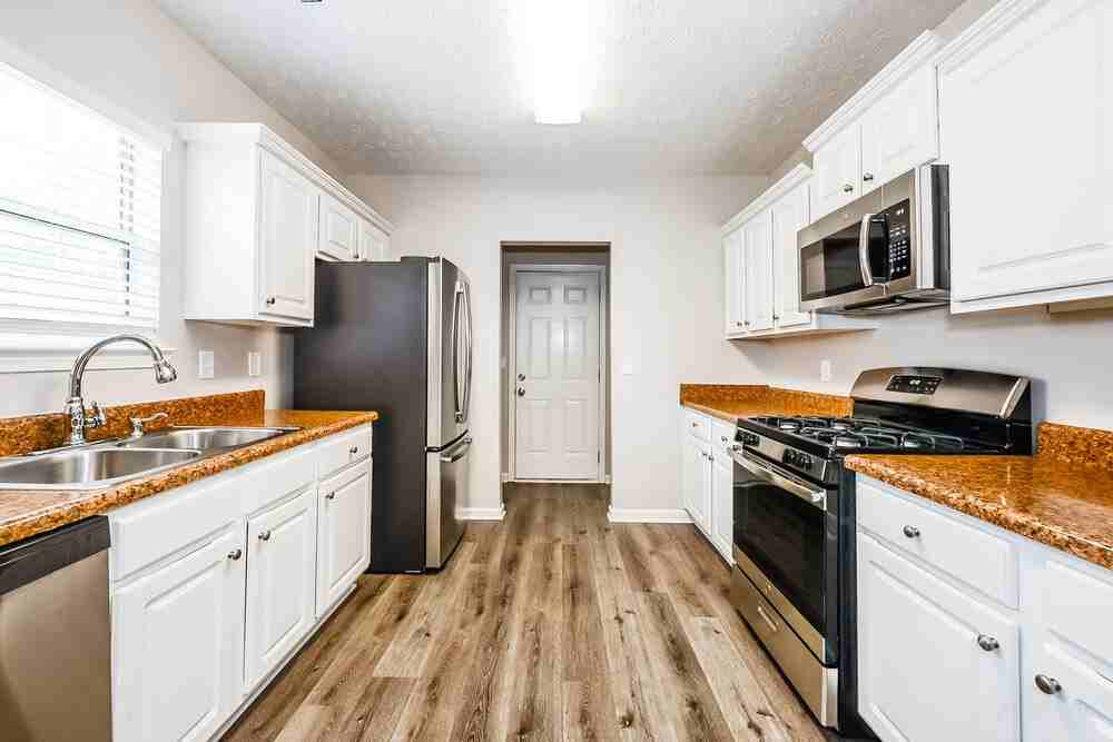8115 Chapman Ter - Photo 6 of 15
