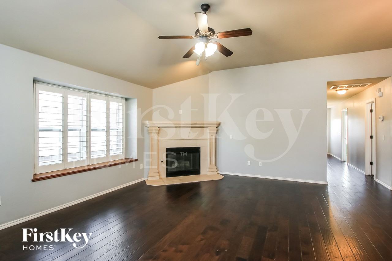 2340 Nw 196th St - Photo 3 of 15