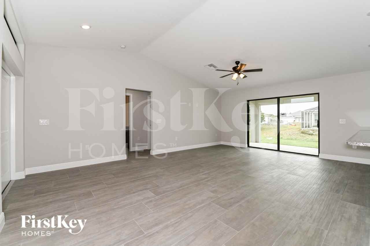 1019 Chapel Ave - Photo 5 of 16