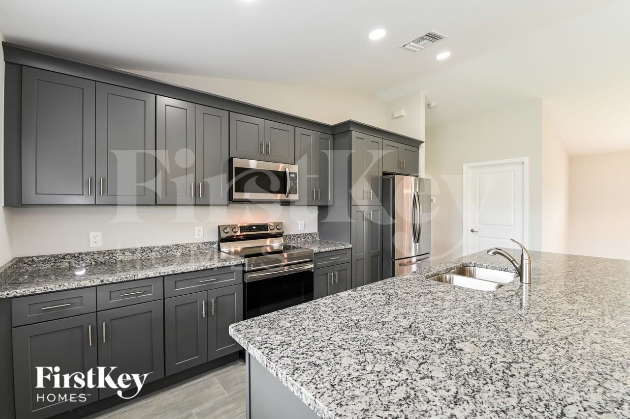 1019 Chapel Ave - Photo 7 of 16