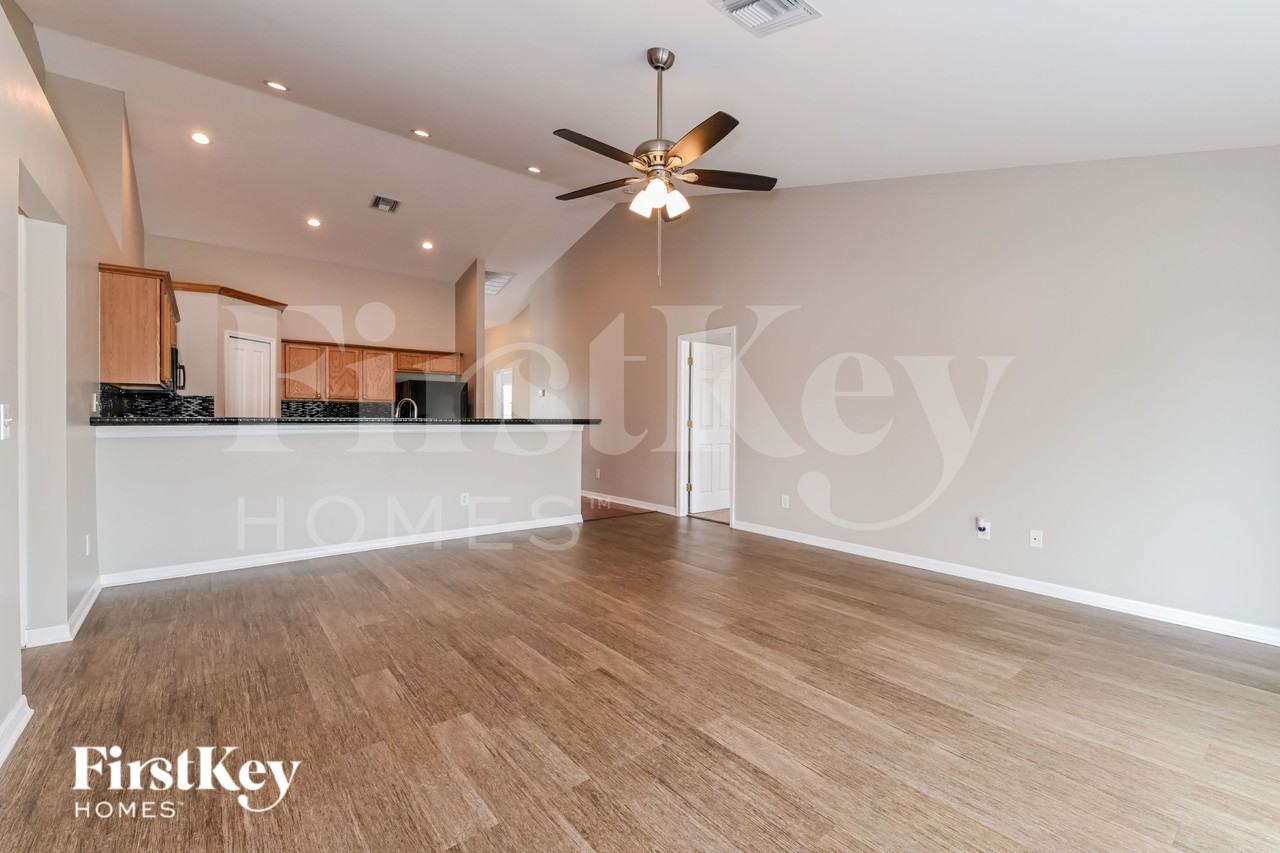 4105 Ne 10th Ave - Photo 3 of 16